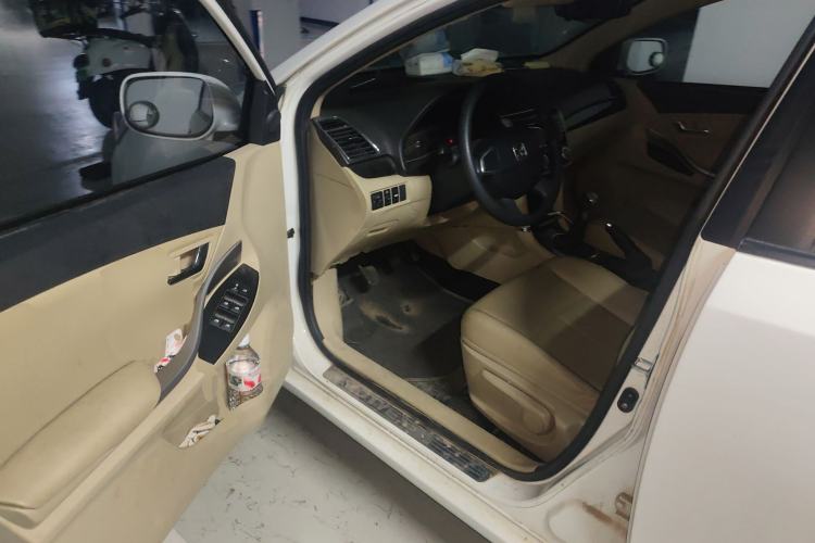 Used Zotye Z300 2016 New Vision 1.5L Manual Entry-Level Model Driver Seat