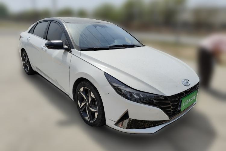 Used Hyundai Elantra 2021 1.5L CVT LUX Prestige Edition Front Right 45 Deg