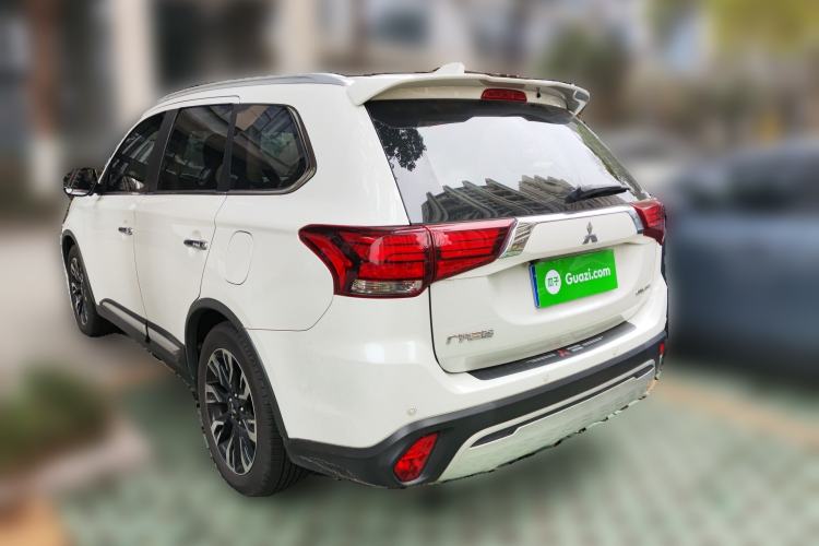 Used Mitsubishi Outlander 2019 2.4L 4x4 Zhi Xiang Edition 5 Seats China VI Standard