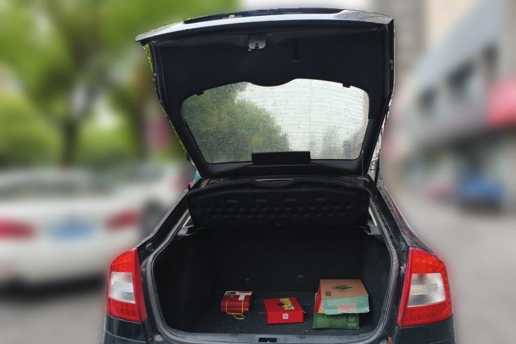 Used Skoda Octavia 2013 1.6L Automatic Yijie Edition Trunk