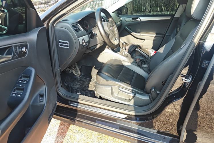 Used Volkswagen Sagitar 2014 Revised Version 1.6L Manual Comfort Edition
