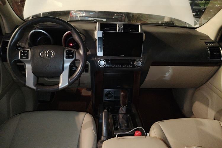 Used Toyota Prado 2017 2700 VX Nine Airbags Underbody Mount – Middle East Version Center Console