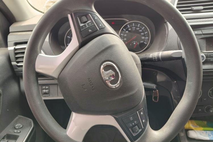 Used Great Wall Wingle 5 2017 2.4L European Version Gasoline Two-Wheel Drive Entry-Level Big Double Cab 4G69S4N Steering Wheel