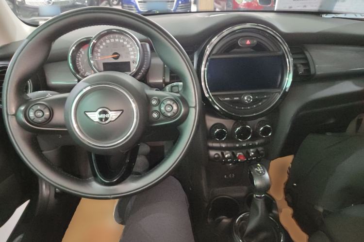 Used MINI 2016 1.5T COOPER Avant-Garde Center Console