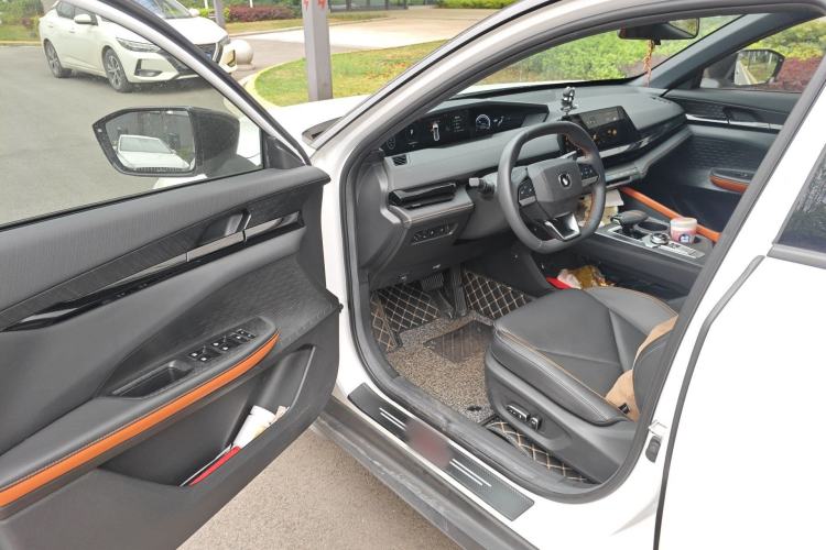 Used CHANGAN UNI-V iDD 2023 ZhiDian iDD 1.5T 113km Smart & Fun Version
