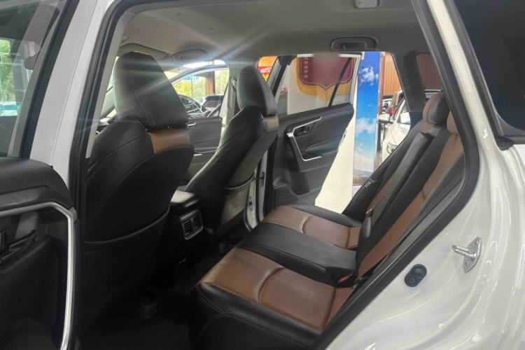 Used Toyota Wildlander 2023 2.0L CVT Two-Wheel Drive Leading Edition