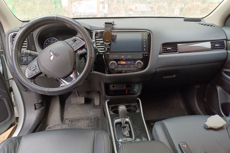 Used Mitsubishi Outlander 2019 2.0L Two-Wheel Drive Comfort Edition 5 Seats China VI Standard
