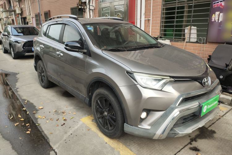 Used Toyota RAV4 2019 2.0L CVT Two-Wheel Drive Fashion X Limited Edition China VI Standard Front Right 45 Deg