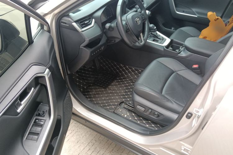 Used Toyota Wildlander 2023 Dual-Motor 2.5L E-CVT Two-Wheel Drive Luxury PLUS Edition Driver Seat