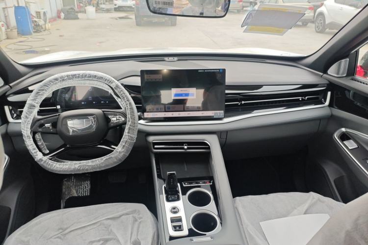 Used Geely Auto Emgrand X7 Sport 2026 Model 1.5TD Aspirational Center Console