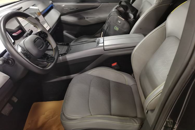 Used Lynk & Co 08 EM-P 2023 120km Long-Range Halo Left Front Seat