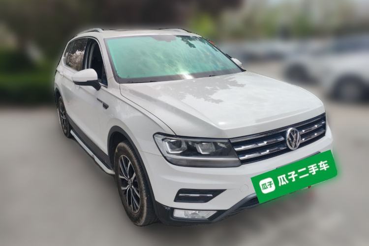 Used Volkswagen Tiguan L 2018 330TSI Automatic Two-Wheel Drive Luxury Edition Front Right 45 Deg