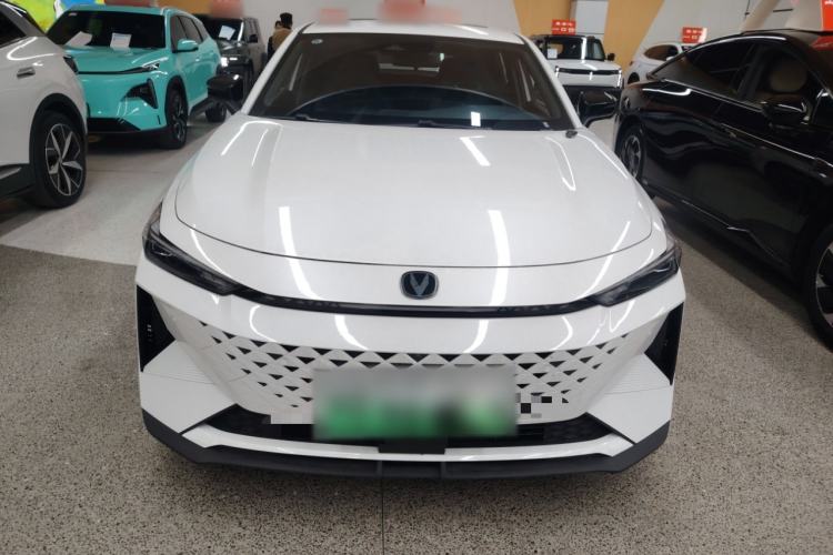 Used Changan UNI-V iDD 2024 Blue Whale Smart Electric iDD 136km ZhiKu Model
