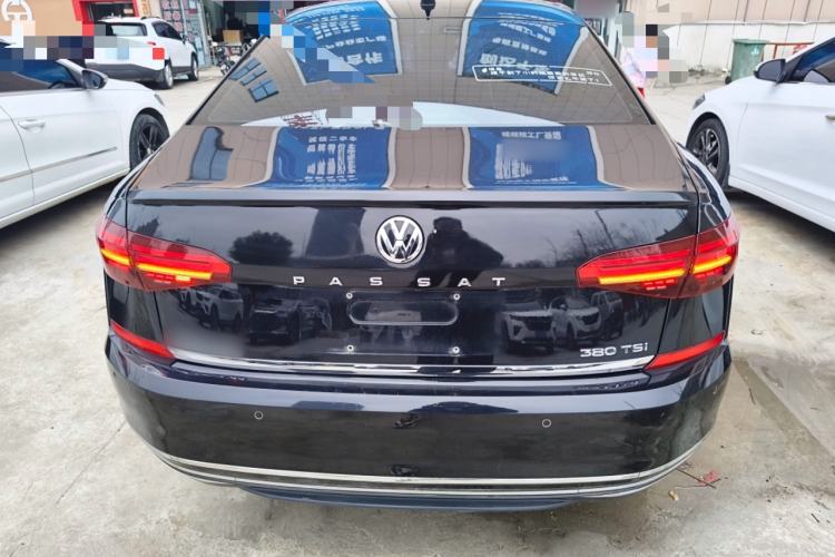 Used Volkswagen Passat 2020 330TSI Luxury Edition China VI
