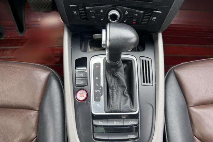 Used Audi Q5 2017 Plus 40 TFSI Ambition Model Gear Lever