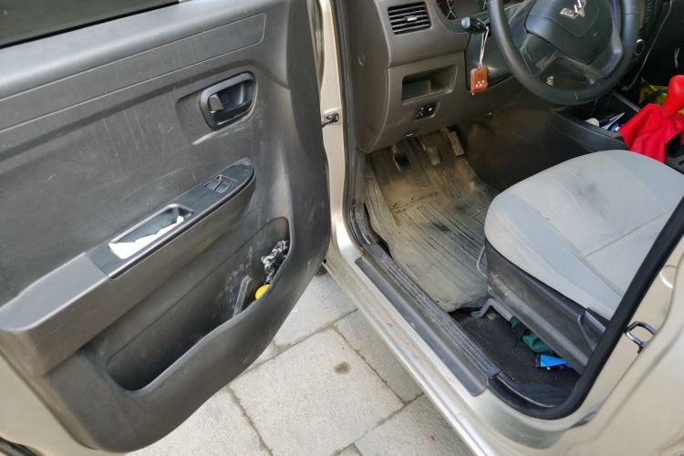 Used Wuling Rongguang V 2016 1.5L Standard Version