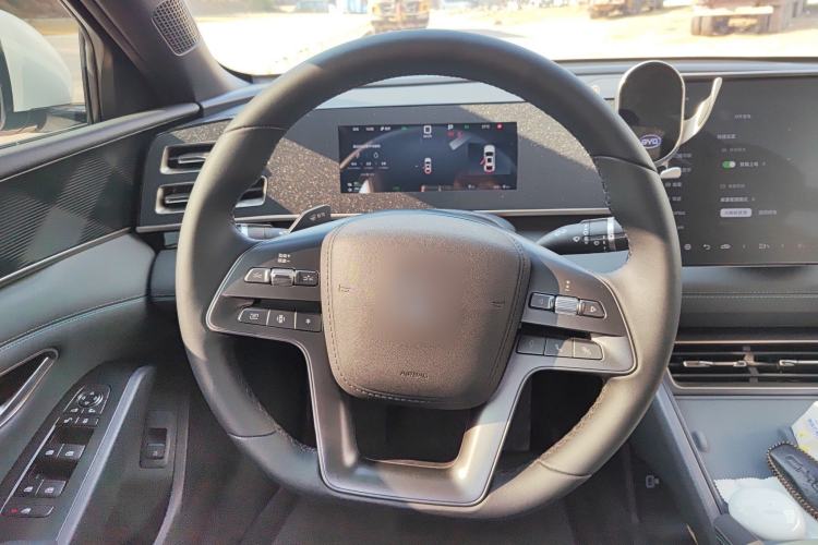 Used BYD Qin L 2025 DM-i Smart Drive 80KM Leading Model
