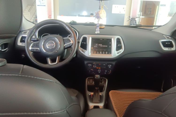 Used Jeep Compass 2017 200T Automatic Family Edition Center Console