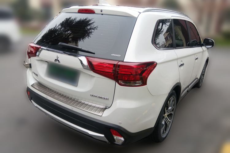 Used Mitsubishi Outlander 2018 2.4L 4x4 Prestige Edition 7 Seats Rear Right 45 Deg