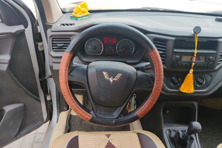 Used Wuling Hongguang V 2019 1.5L Base Version China VI LAR
