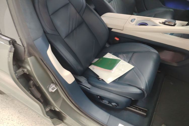 Used Zeekr 001 2024 WE Edition 95 kWh All-Wheel Drive Right Front Seat