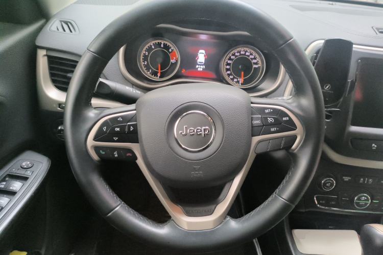 Used Jeep Cherokee 2017 2.0L Superior Edition