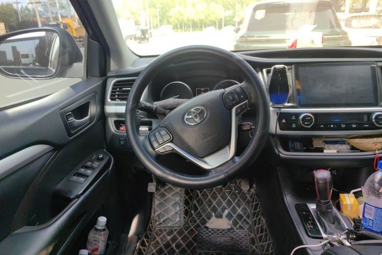 Used Toyota Highlander 2018 2.0T Four-Wheel Drive Luxury Edition 7 Seats China V Emission Standard

