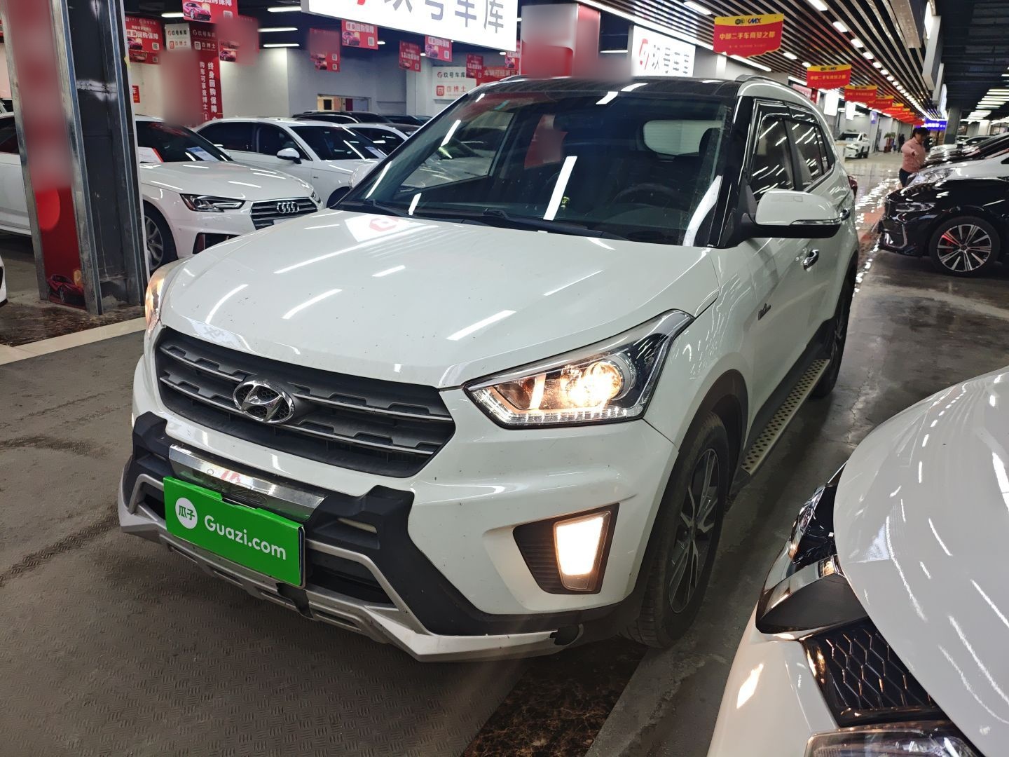 Под передней частью автомобиля