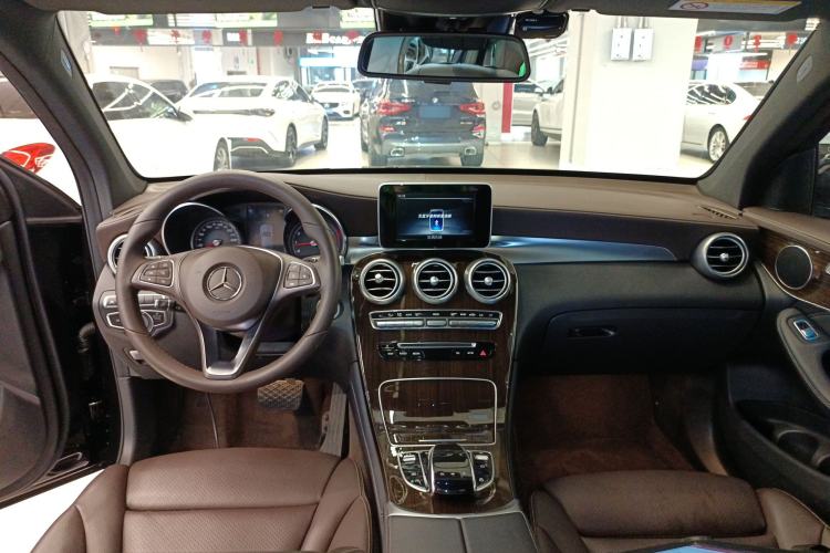 Used Mercedes-Benz GLC 2019 Facelift GLC 260 L 4MATIC Luxury Model
