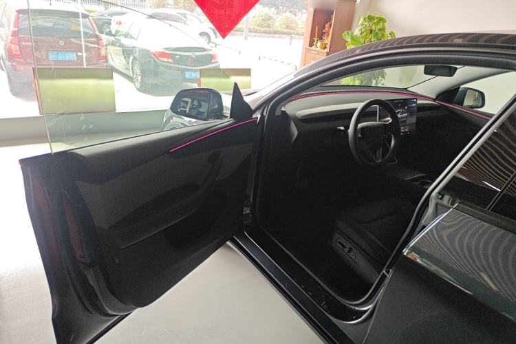 Used Tesla Model Y 2025 Rear-Wheel-Drive Version
