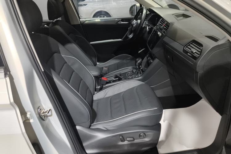 Used Volkswagen Tiguan L 2019 Restyled 330TSI Automatic Two-Wheel Drive R-Line Flagship Version China VI Standard