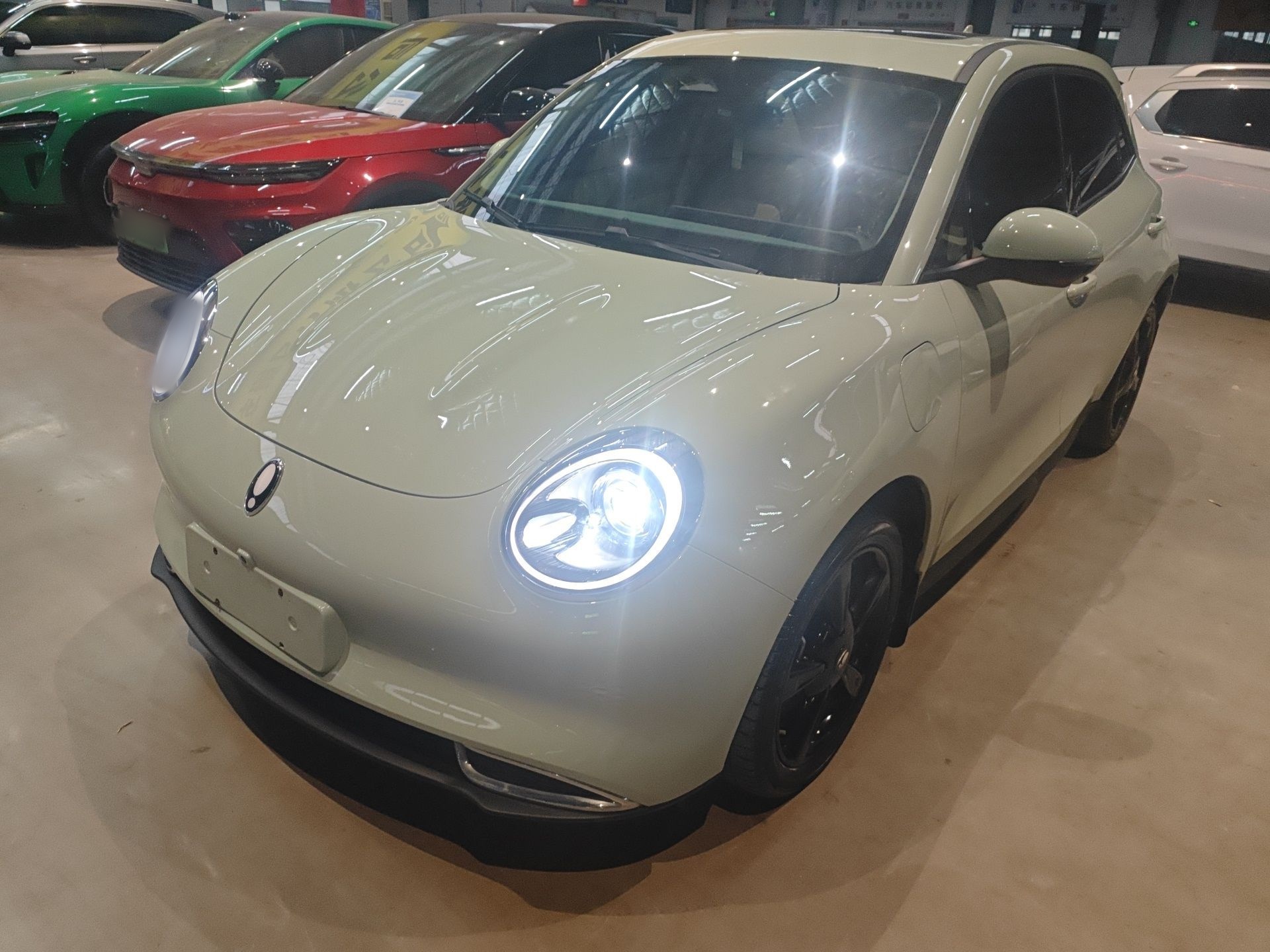 Под передней частью автомобиля