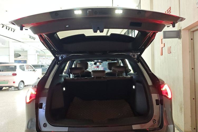 Used Wuling Xingguang S 2024 130 km Flagship Version Trunk