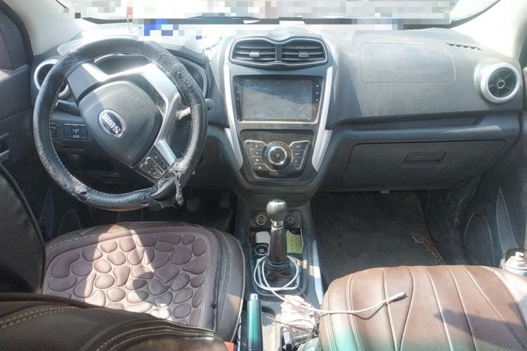 Used SWM X3 2021 1.5L Manual Comfort Version 7 Seats Center Console