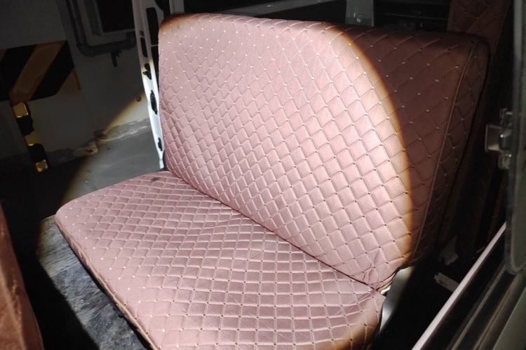 Used Jinbei Express 2020 2.0L Upgraded Version China VI Standard 6-Seater 1TZS