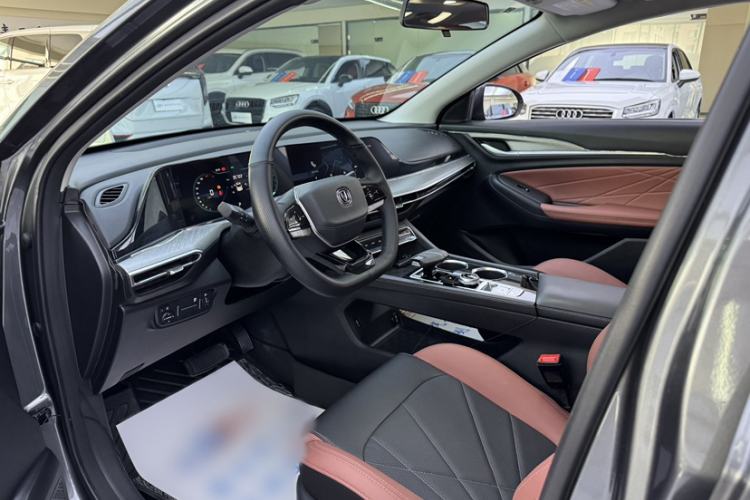 Used CHANGAN Eado 2023 Changan Edition PLUS Blue Whale NE 1.4T GDI DCT Prestige Version Interior 2