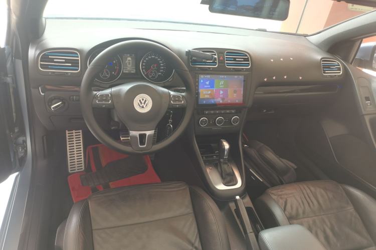 Used Volkswagen Golf 2012 1.4TSI Luxury Convertible Edition Center Console