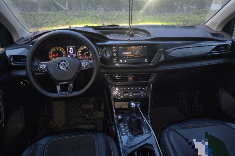 Used Volkswagen Tharu 2019 280TSI Two-Wheel Drive Luxury Version China VI Standard Center Console