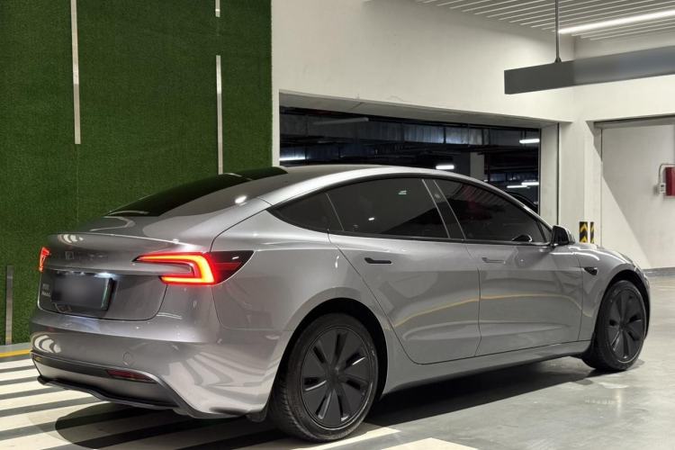 Used Tesla Model 3 2025 Rear-Wheel-Drive Version Exterior 3