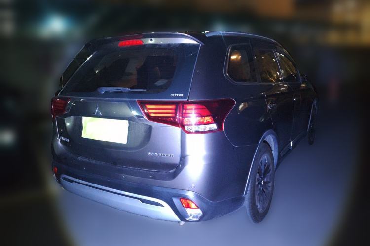 Used Mitsubishi Outlander 2019 2.4L 4x4 Zhi Xiang Edition 7 Seats China V Emission Standard
