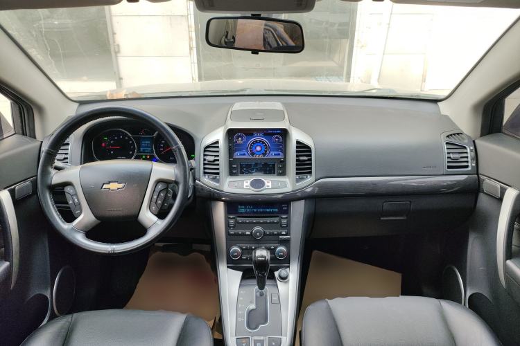 Used Chevrolet Captiva 2015 2.4L 4x4 Flagship Edition 7-Seater
