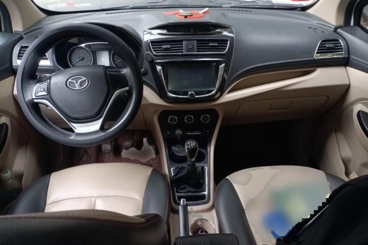 Used FAW Yingzhi 737 2015 1.5L Manual Deluxe Navigation Version
