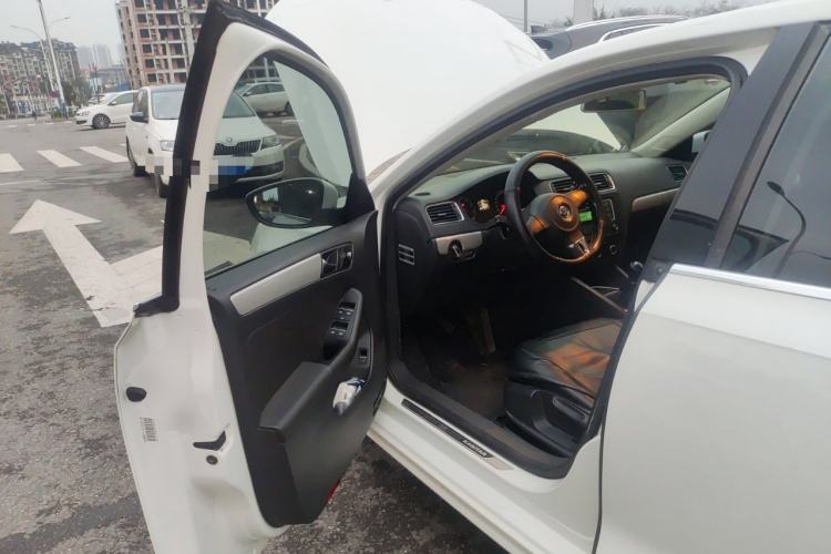 Used Volkswagen Sagitar 2012 1.6L Manual Comfort Model
