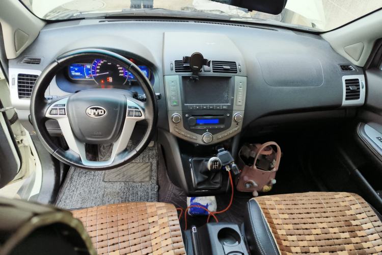 Used BYD S6 2014 2.0L Manual Luxury 5-Seater
