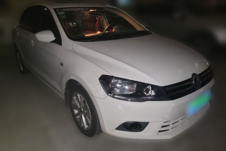 Used Volkswagen Jetta 2015 1.4L Manual Comfort Model Front Right 45 Deg