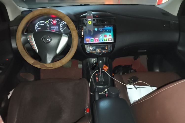 Used Nissan Tiida 2014 1.6L CVT Cool Cafe Edition Center Console