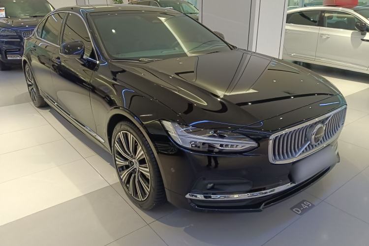 Used Volvo S90 2024 B5 Luxury Smart Edition Front Right 45 Deg