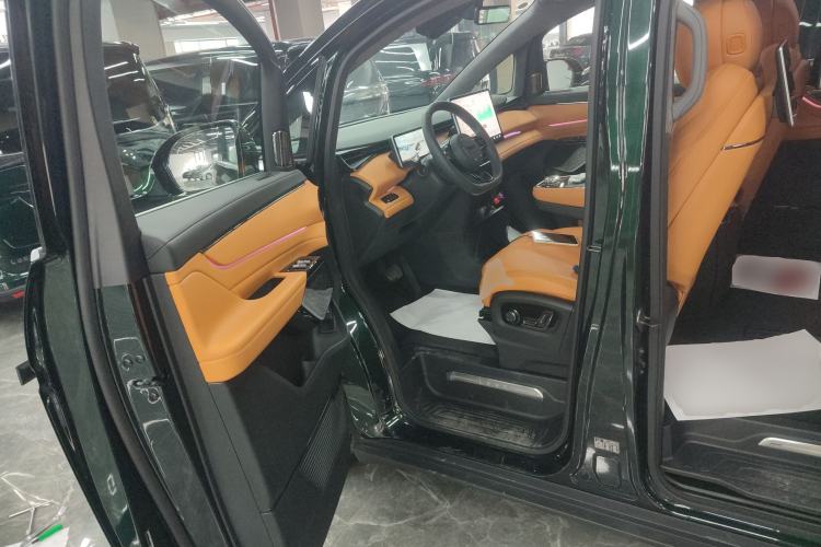 Used Geely Galaxy LEVC L380 2024 140-Degree 6-Seater All-Wheel-Drive Ultra