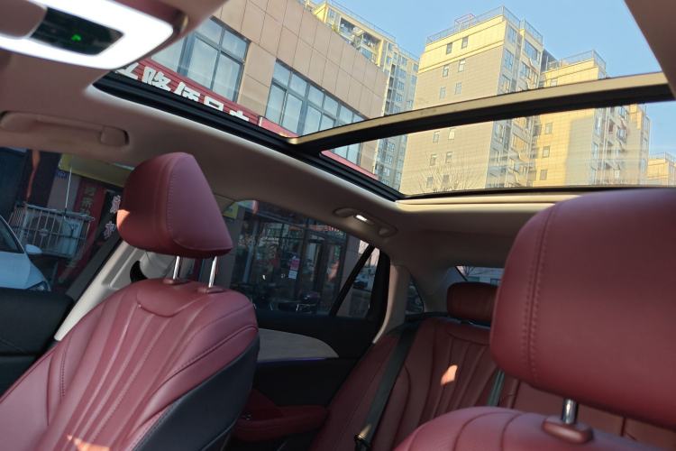 Used Hongqi H5 2025 2.0T Automatic Flag Edition – 500 000 Units Commemorative Version
