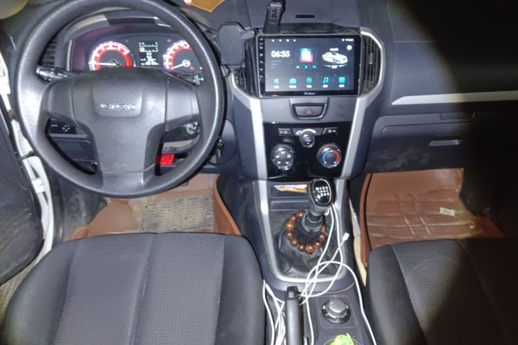 Used Isuzu D-MAX 2018 2.5T Four-Wheel Drive Base Version JE4D25Q5A
